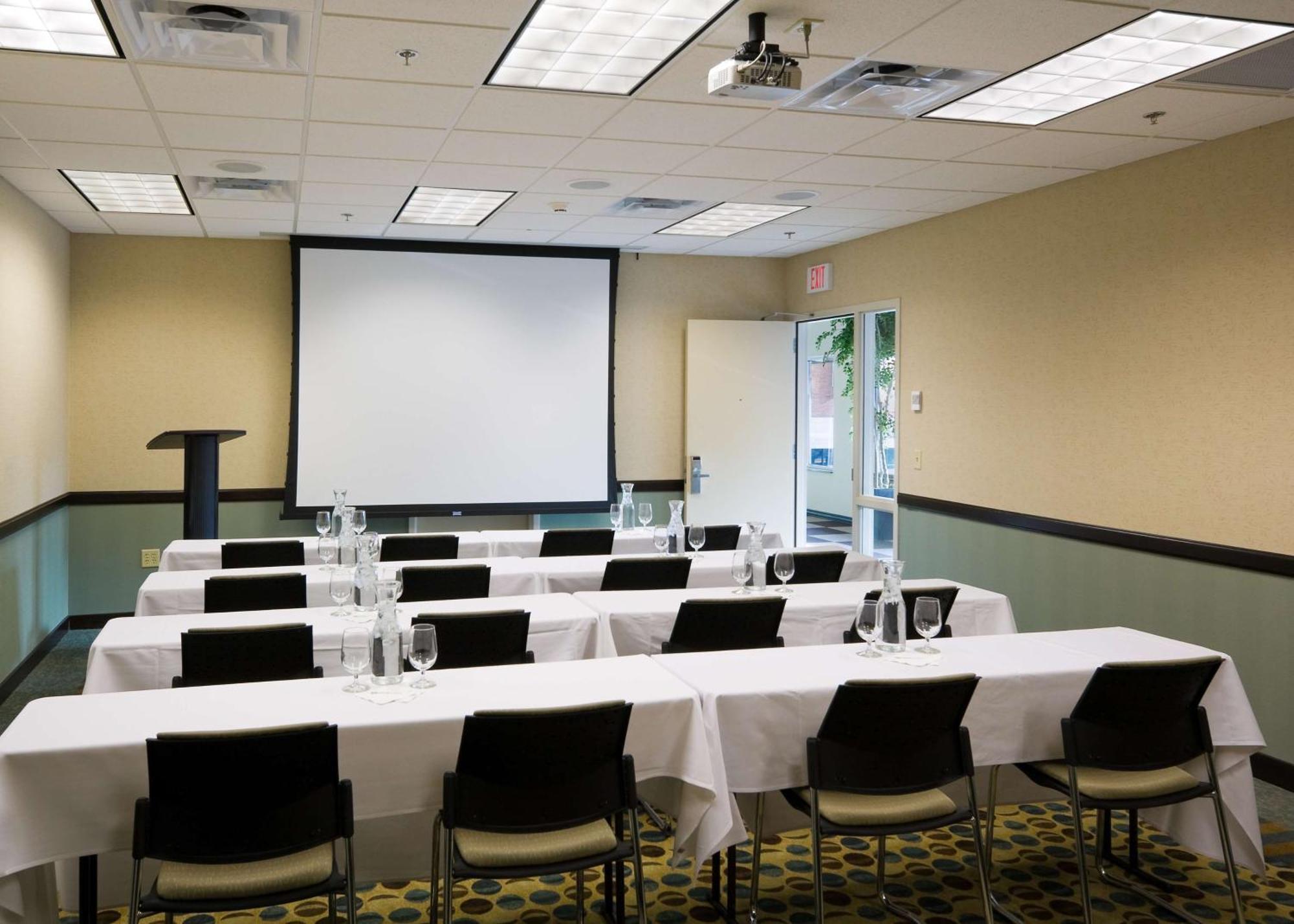 Hilton Garden Inn Mankato Downtown Екстериор снимка