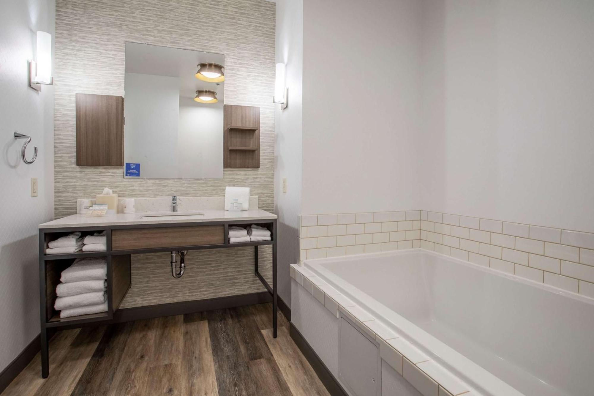 Hilton Garden Inn Mankato Downtown Екстериор снимка